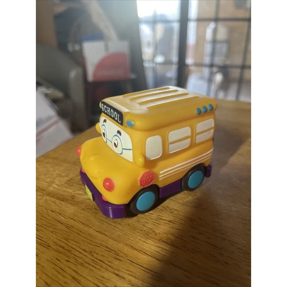 Battat Mini Wheeee-ls!  Mini Pull-Back School Bus - Yellow Bus Gus